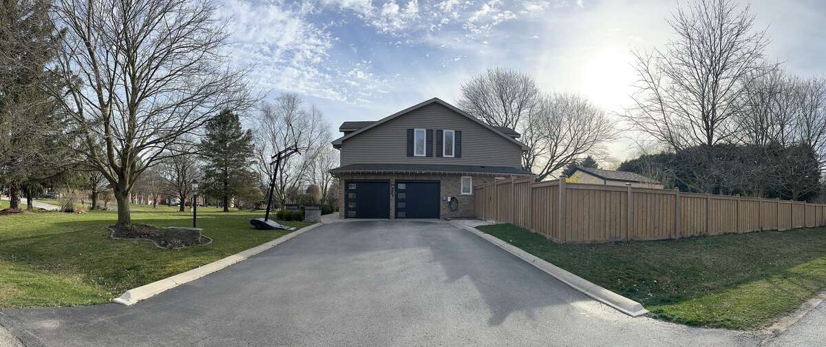 House For Sale in Millgrove, ON - 5 bed, 3.5 bath