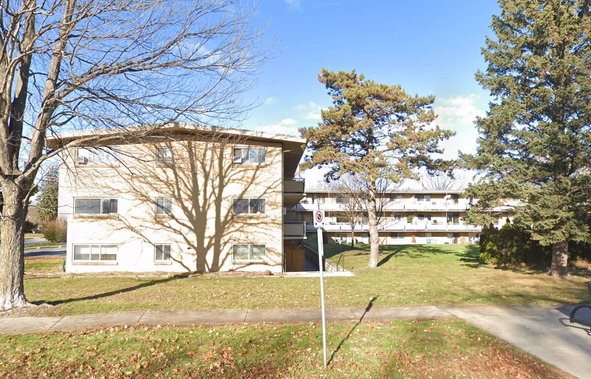 Apartment For Rent in Windsor, Ontario - 2 bdrm, 1 bath (34, 8650 Wyandotte Street E)