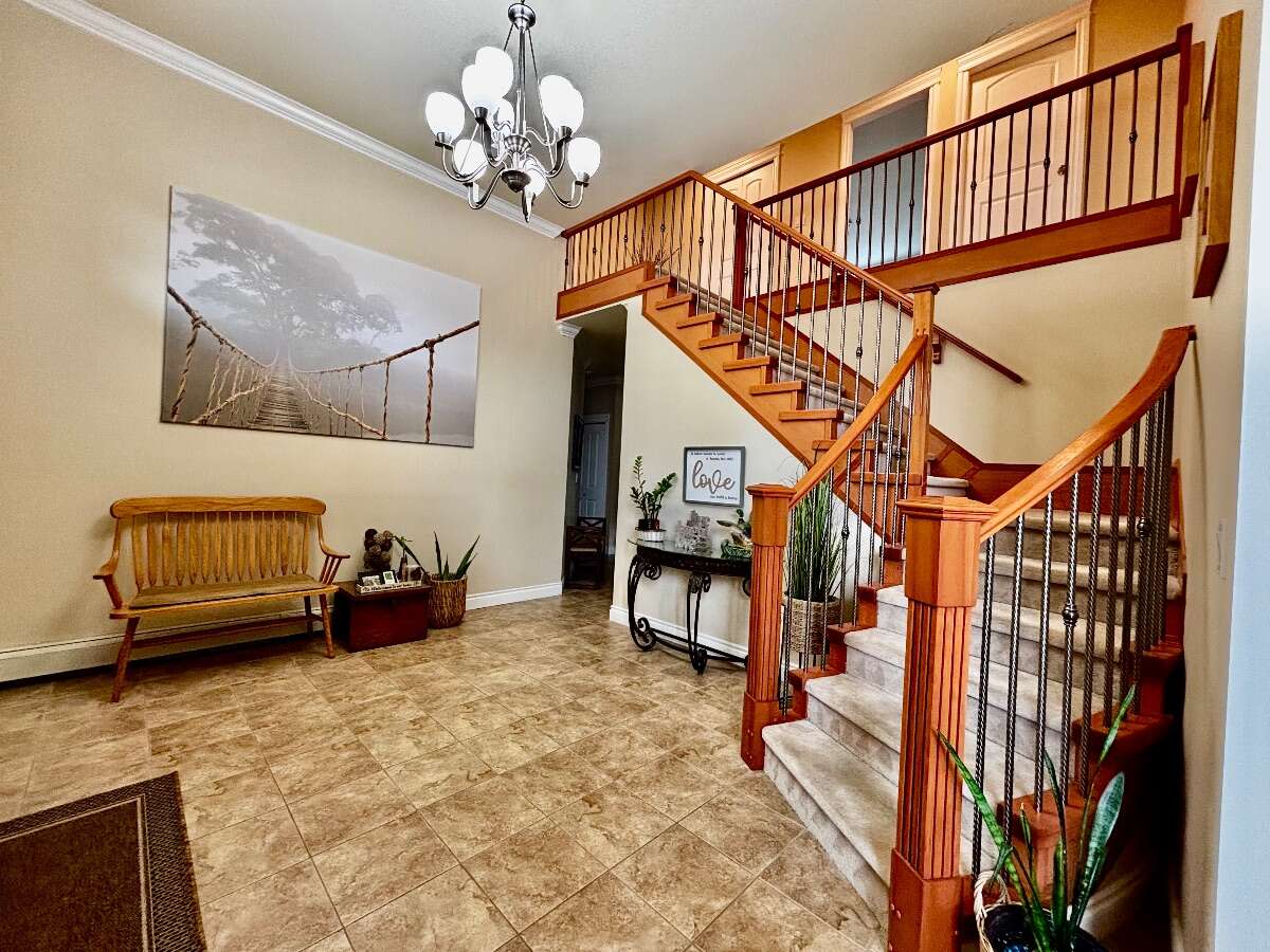 Spacious 5 Bed, 5 Bath North Delta Home