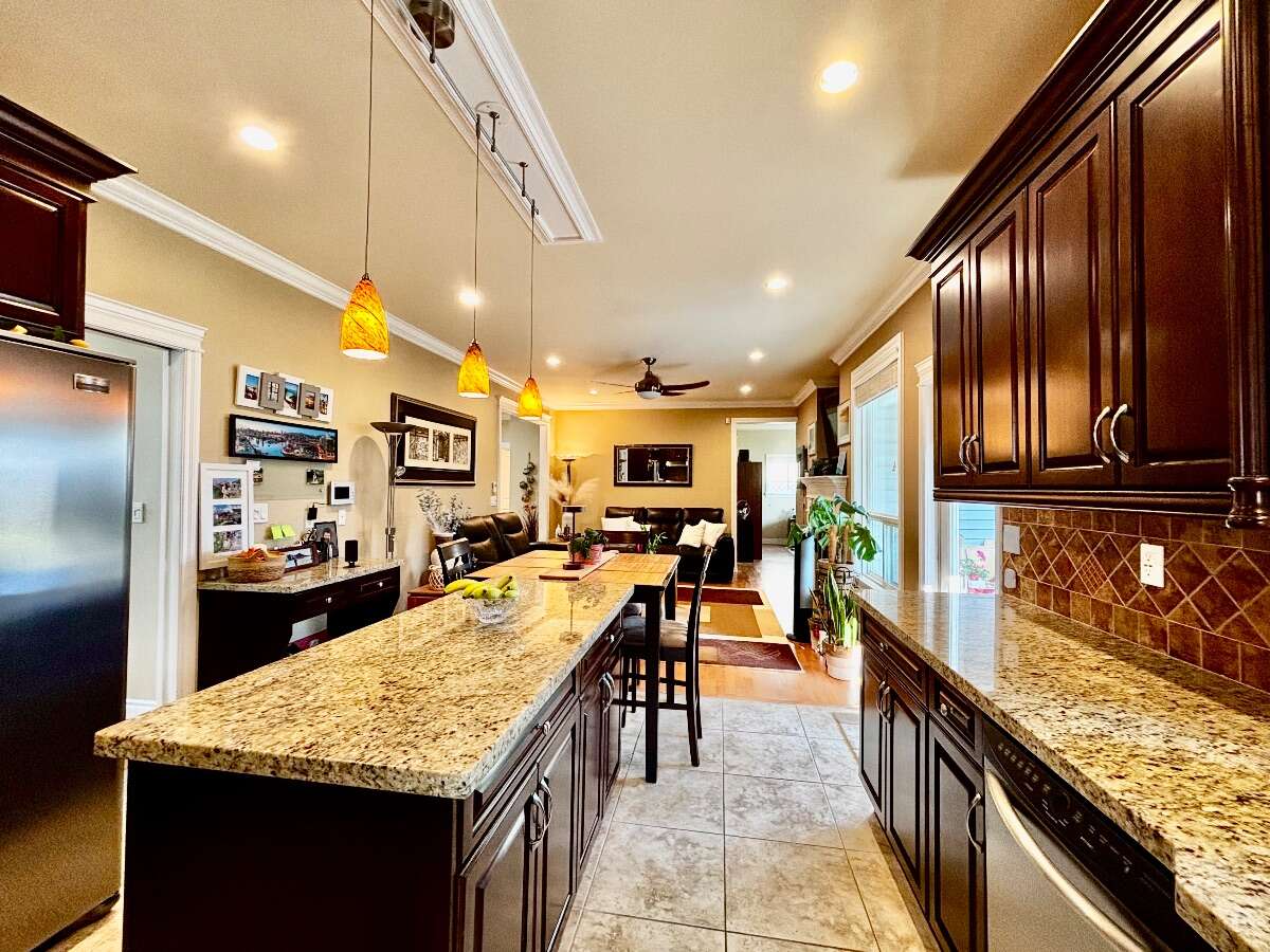 Spacious 5 Bed, 5 Bath North Delta Home