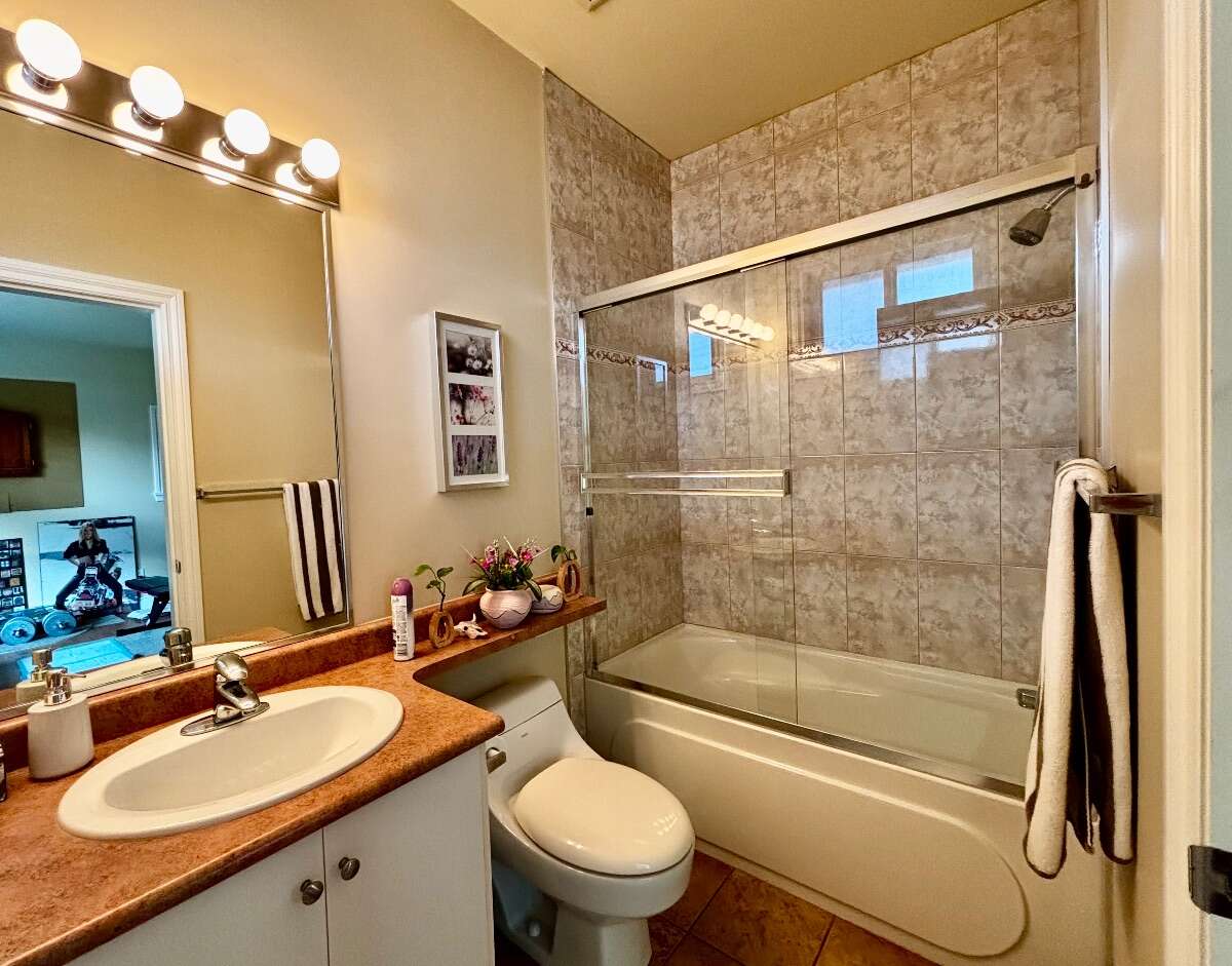 Spacious 5 Bed, 5 Bath North Delta Home