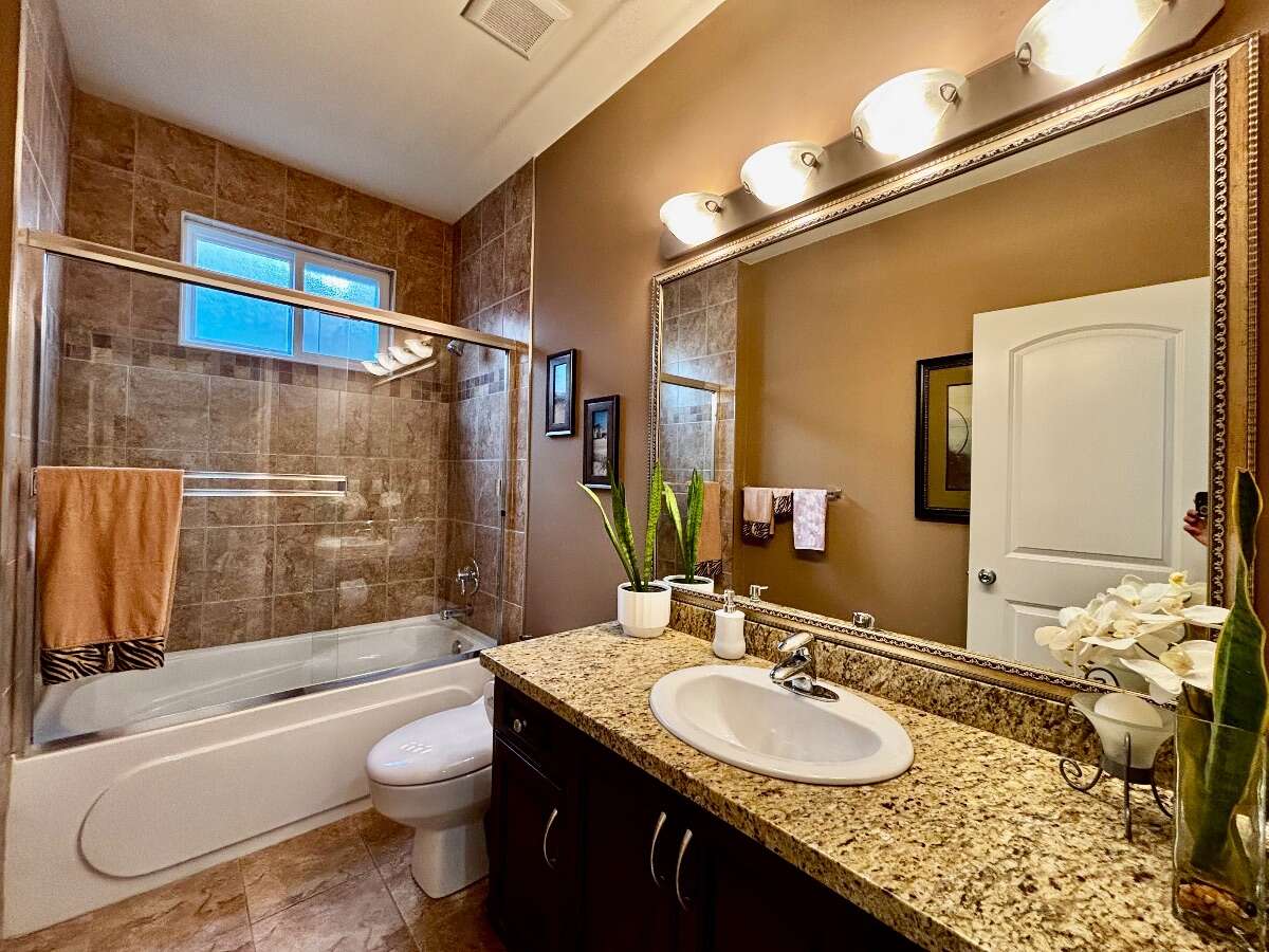 Spacious 5 Bed, 5 Bath North Delta Home