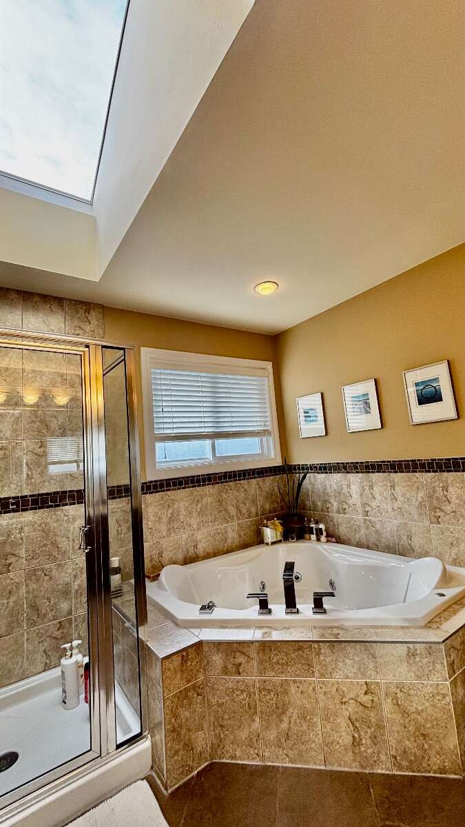 Spacious 5 Bed, 5 Bath North Delta Home