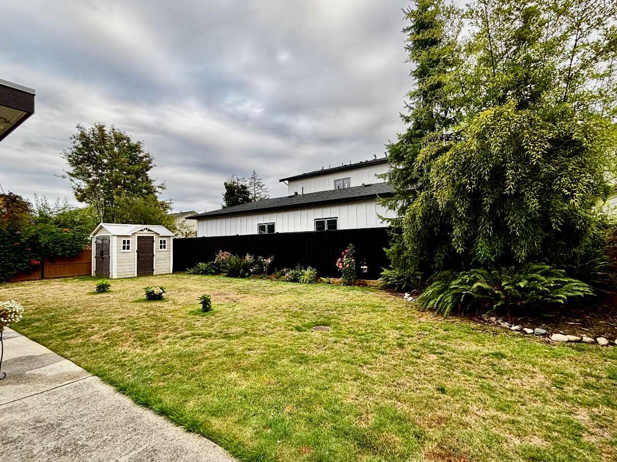 Spacious 5 Bed, 5 Bath North Delta Home