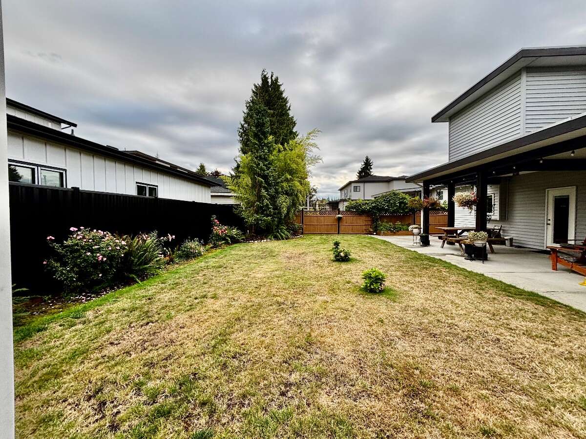 Spacious 5 Bed, 5 Bath North Delta Home
