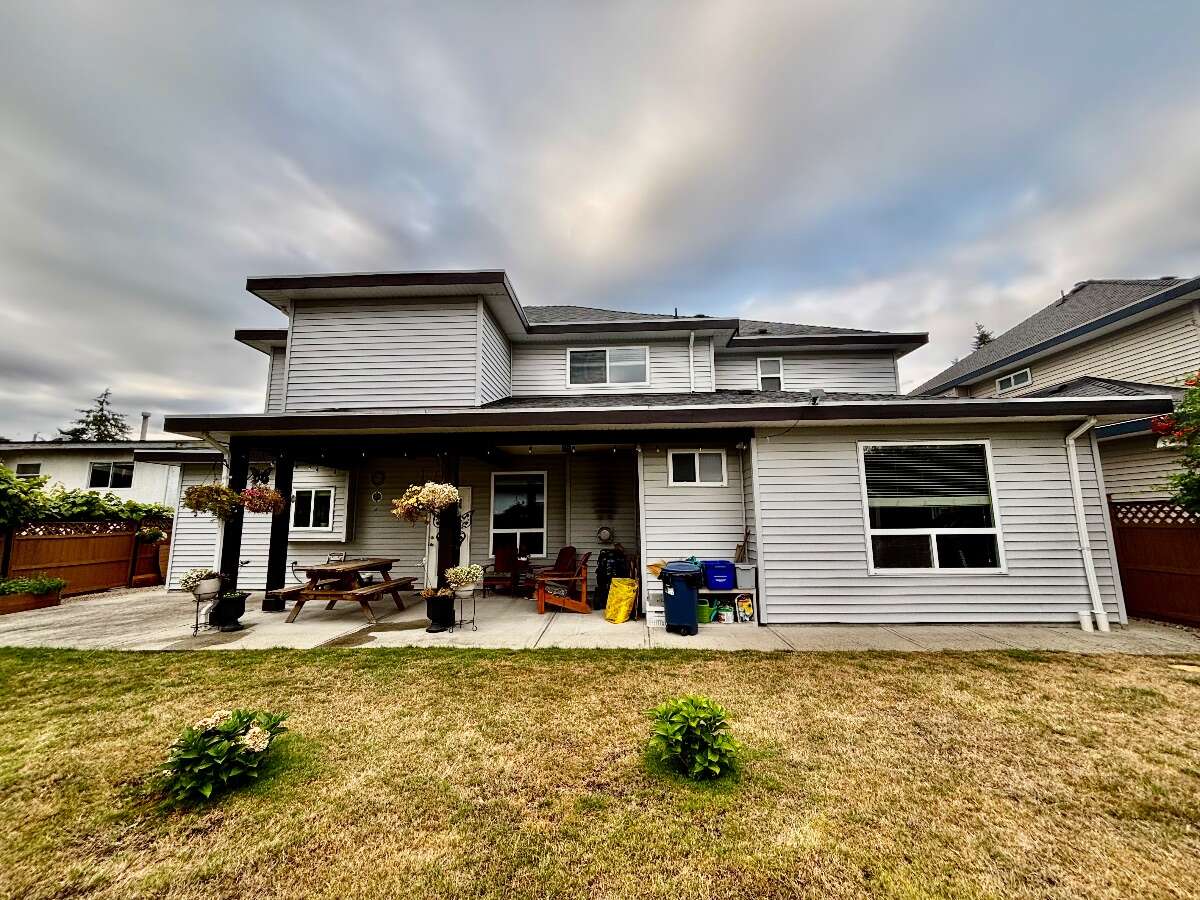 Spacious 5 Bed, 5 Bath North Delta Home