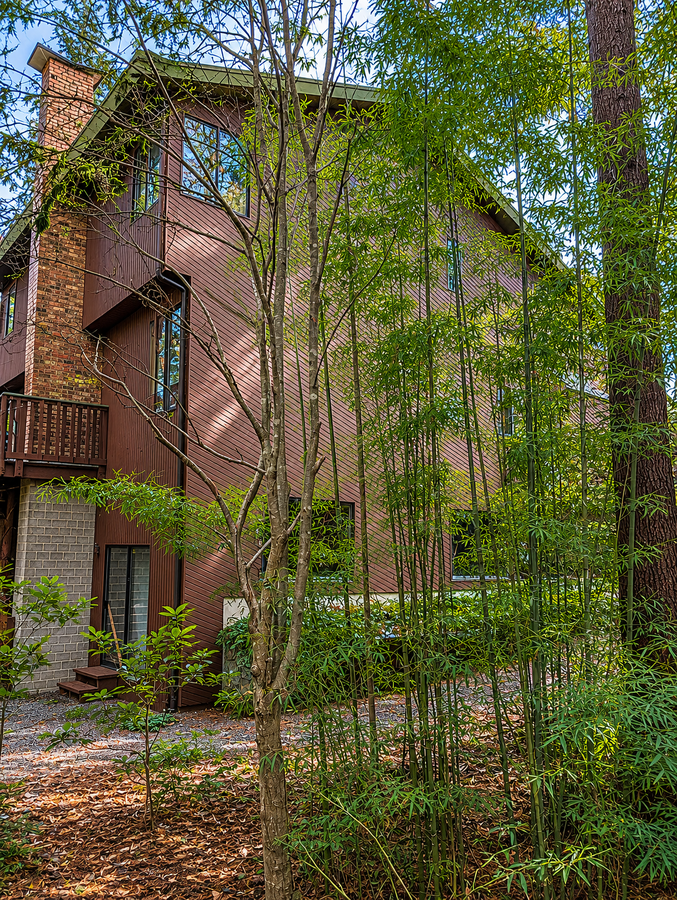 Private Family Retreat Backing Onto Doran Park