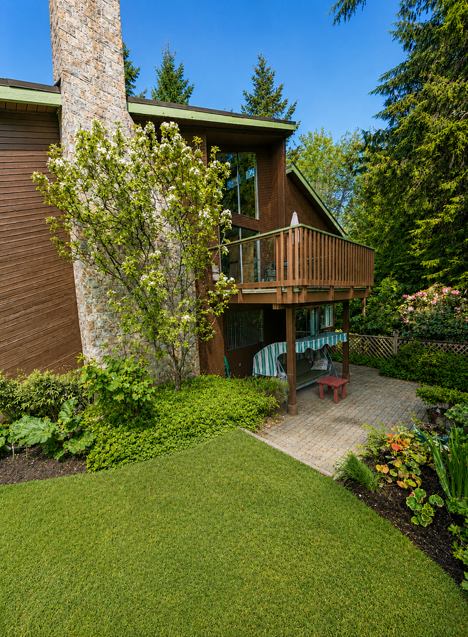 Private Family Retreat Backing Onto Doran Park