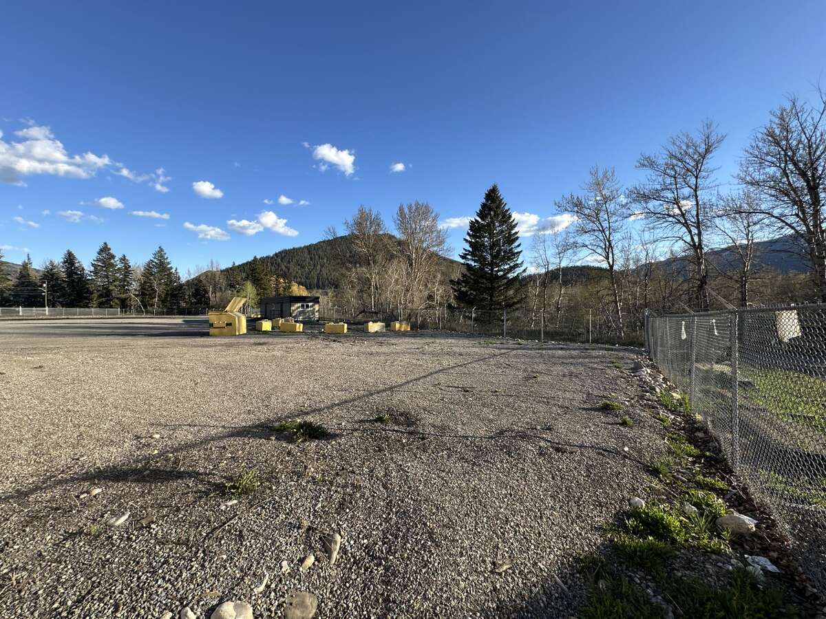 Back of property behind shop