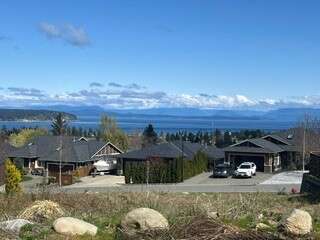 Unobstructed Ocean View, Double road access Lot