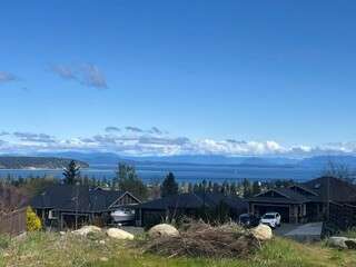 Unobstructed Ocean View, Double road access Lot