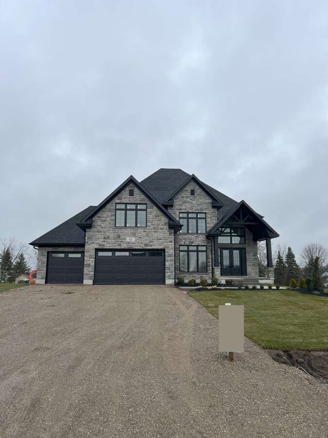House For Sale in Bright, Ontario - 5 bdrm, 3.5 bath (62 George st)