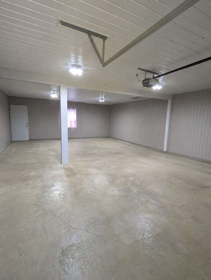 Spacious 3 bedrooms Bungalow with large backyard