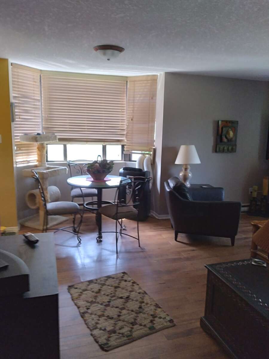 This spacious and well-maintained 2 bed condo! 