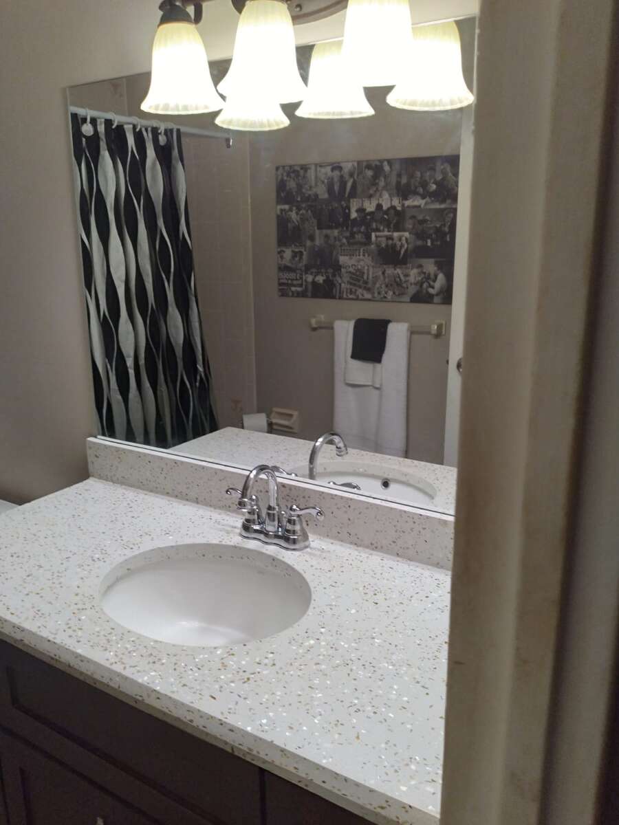 This spacious and well-maintained 2 bed condo! 