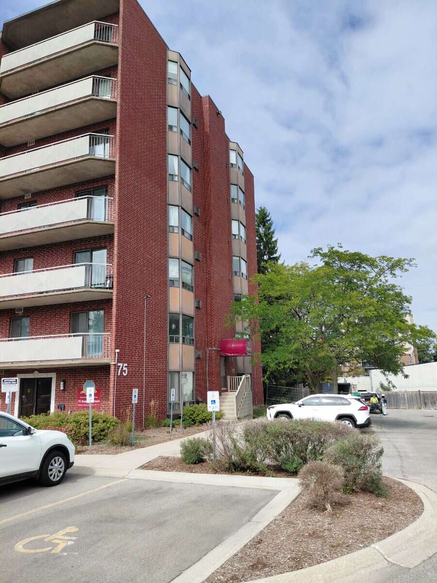 This spacious and well-maintained 2 bed condo! 