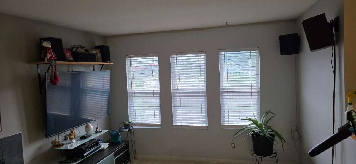 Bright private 3 bdrm corner lot.