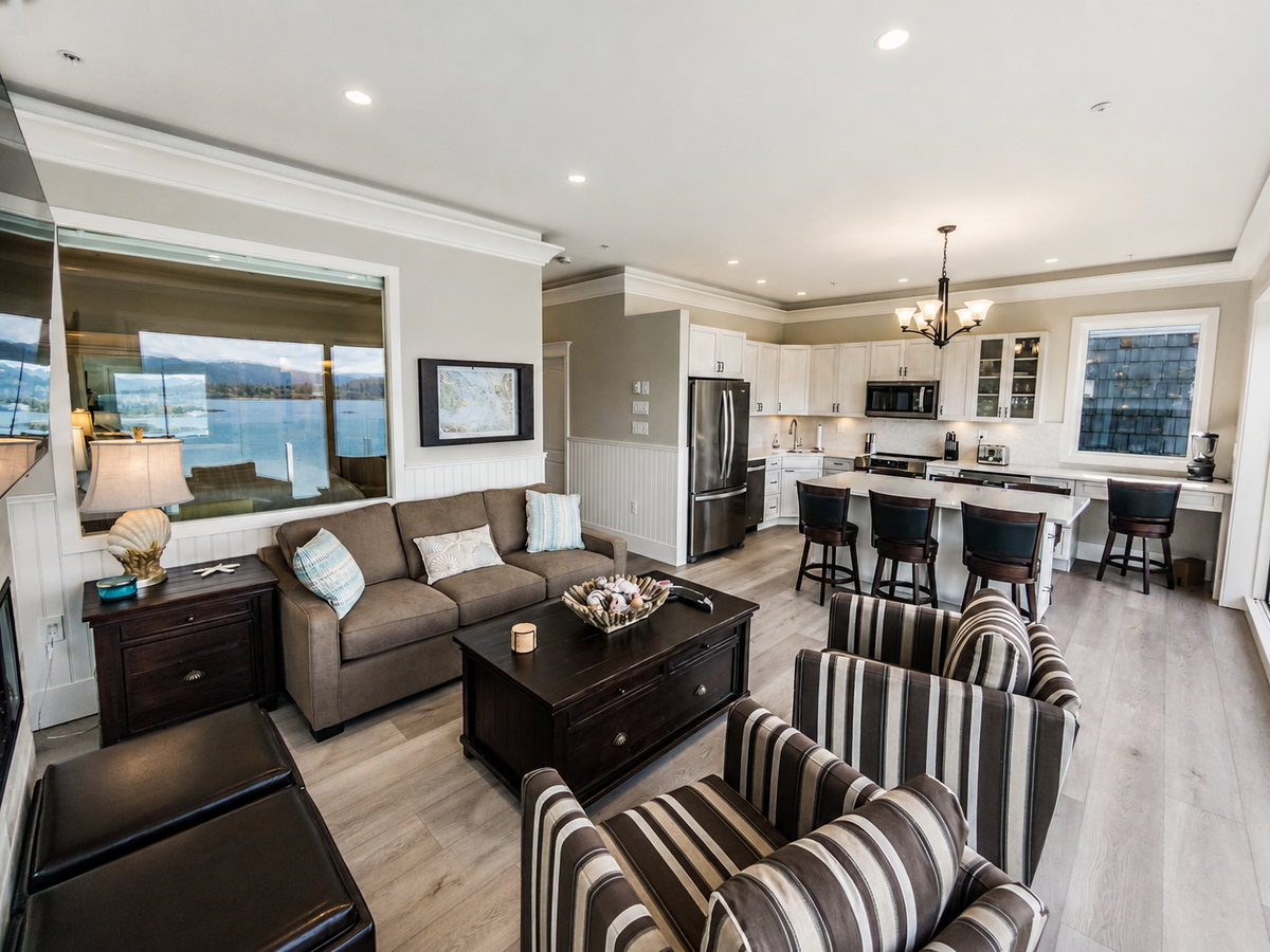 Furnished Oceanfront Townhome in Greater Victoria