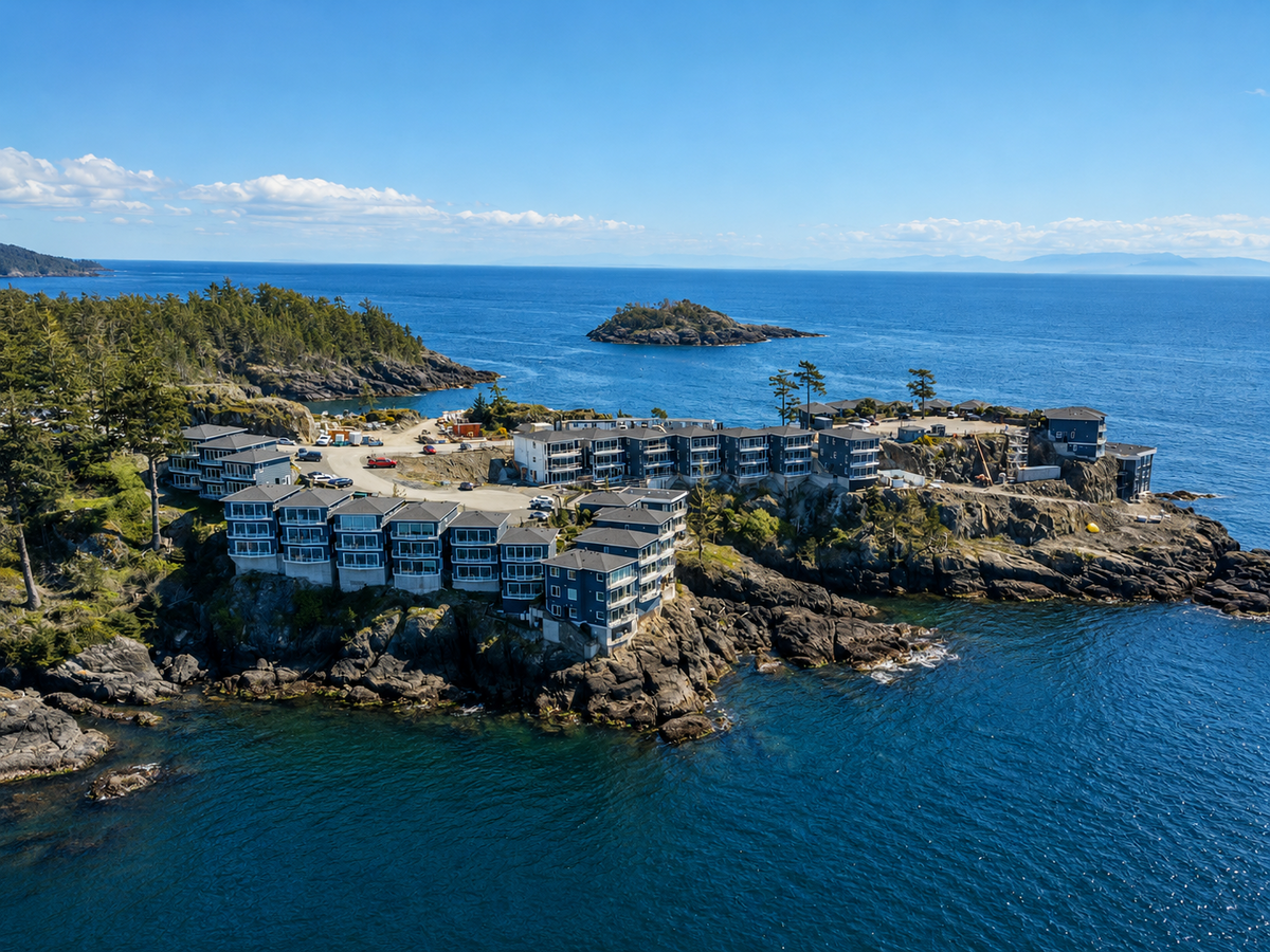 Furnished Oceanfront Townhome in Greater Victoria