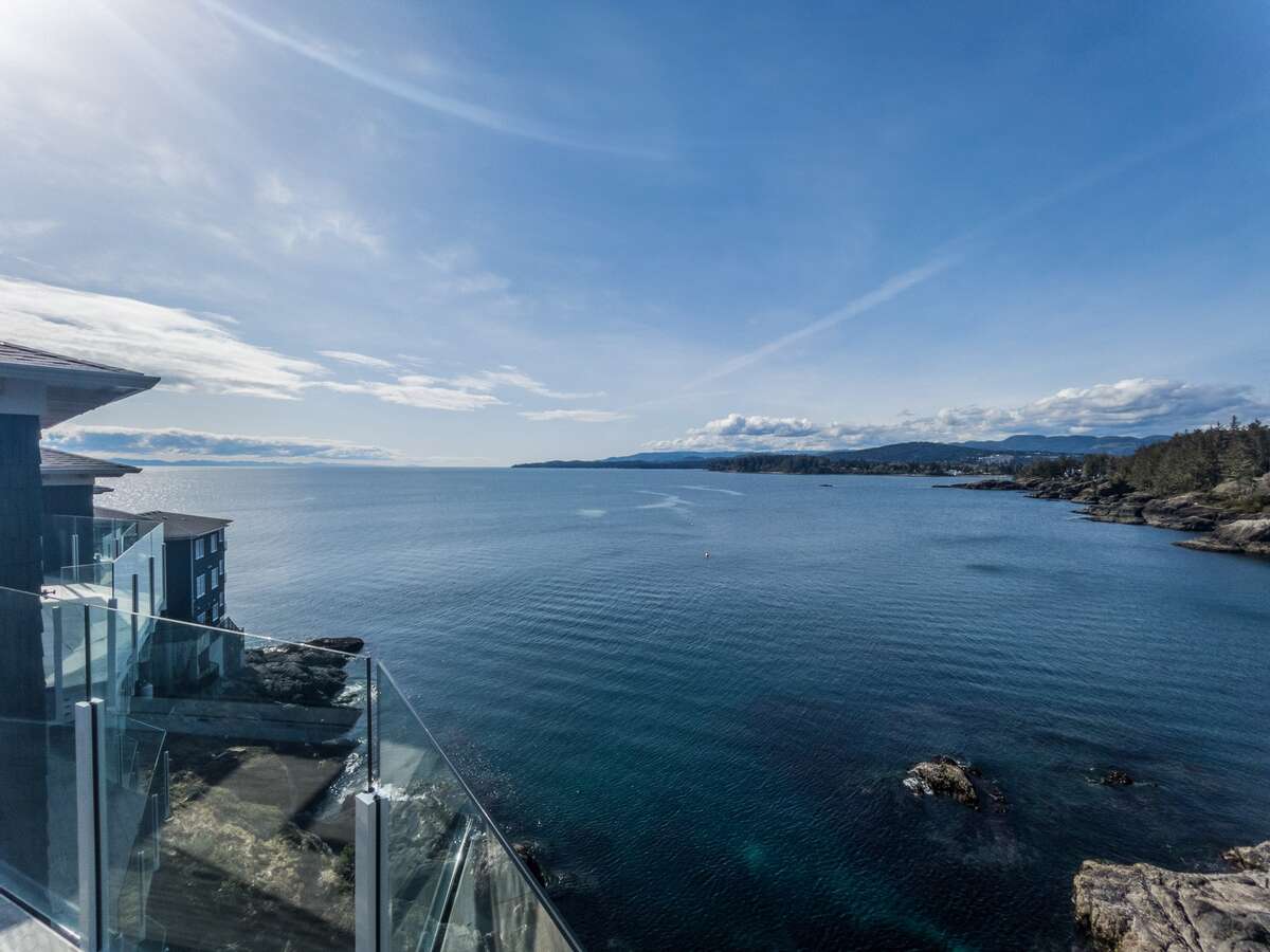 Furnished Oceanfront Townhome in Greater Victoria
