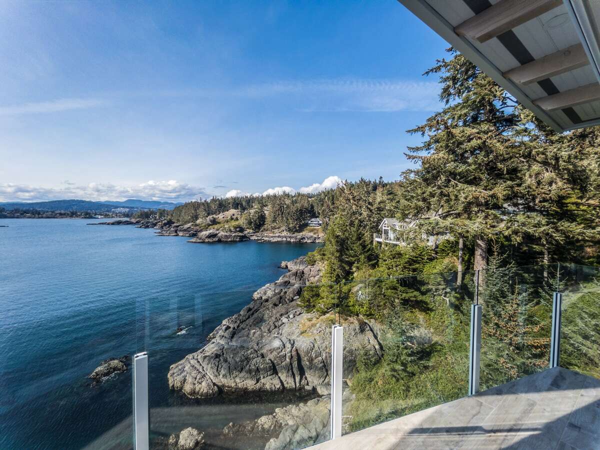 Furnished Oceanfront Townhome in Greater Victoria