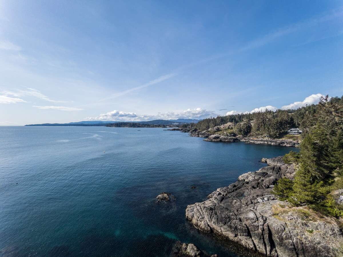 Furnished Oceanfront Townhome in Greater Victoria
