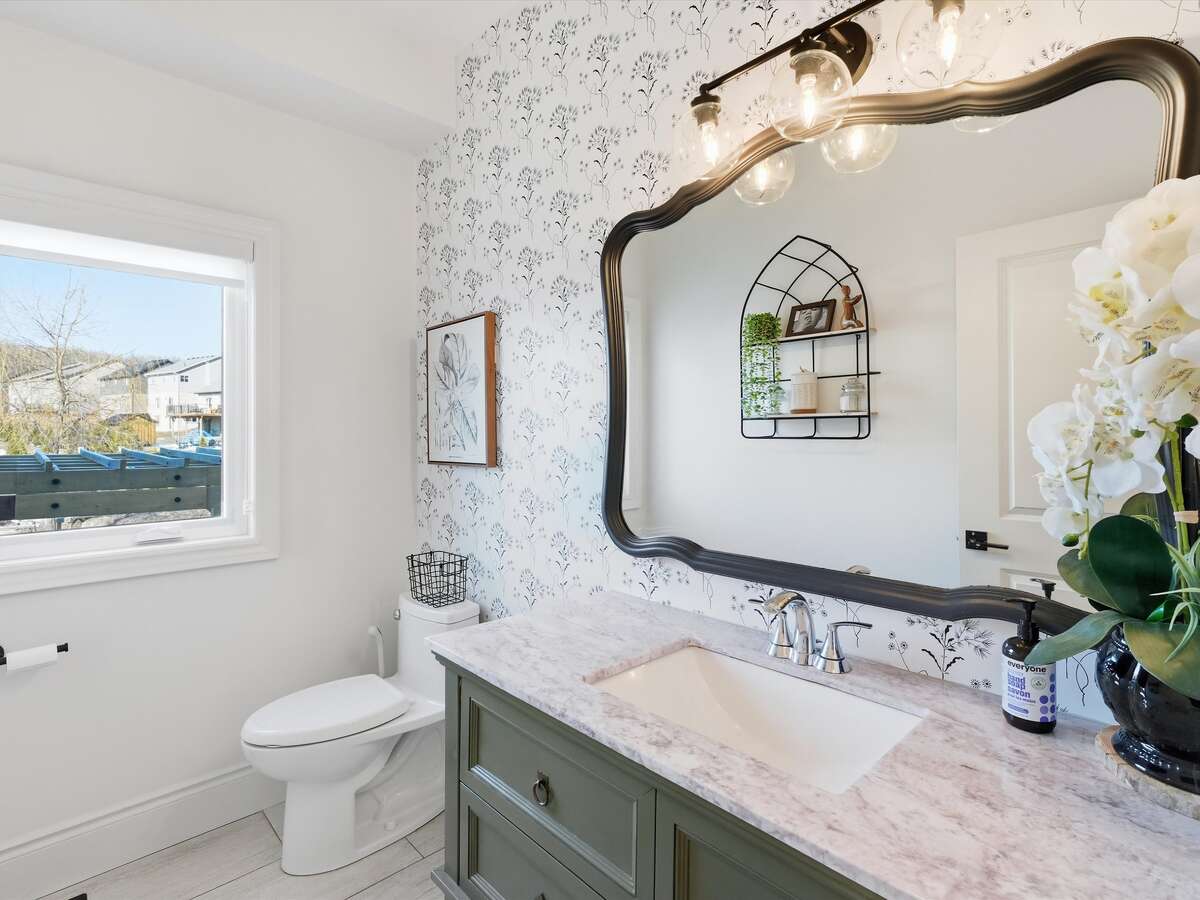 Bathroom, main floor