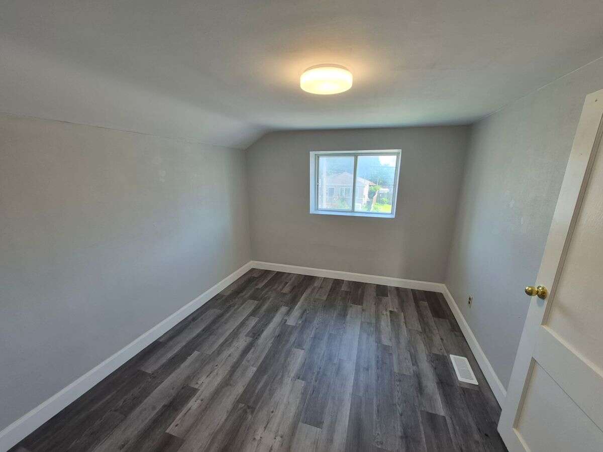 2nd Floor SE Bedroom
