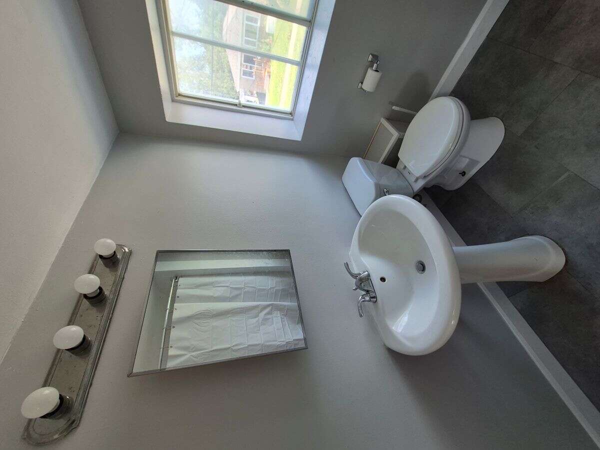 2nd Floor Bathroom