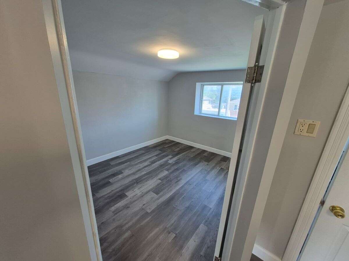 2nd Floor SE Bedroom