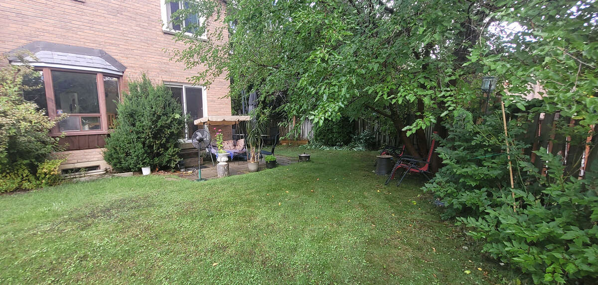 Private- Huge backyard, with extra large shed for extra storage