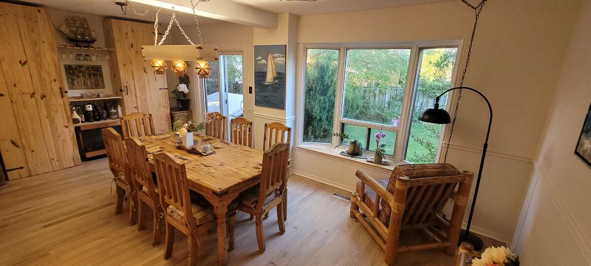 very large dedicated Dining -room for large family or friends gathering