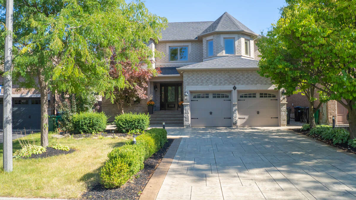 House For Sale in Caledon, ON - 4 bed, 4 bath