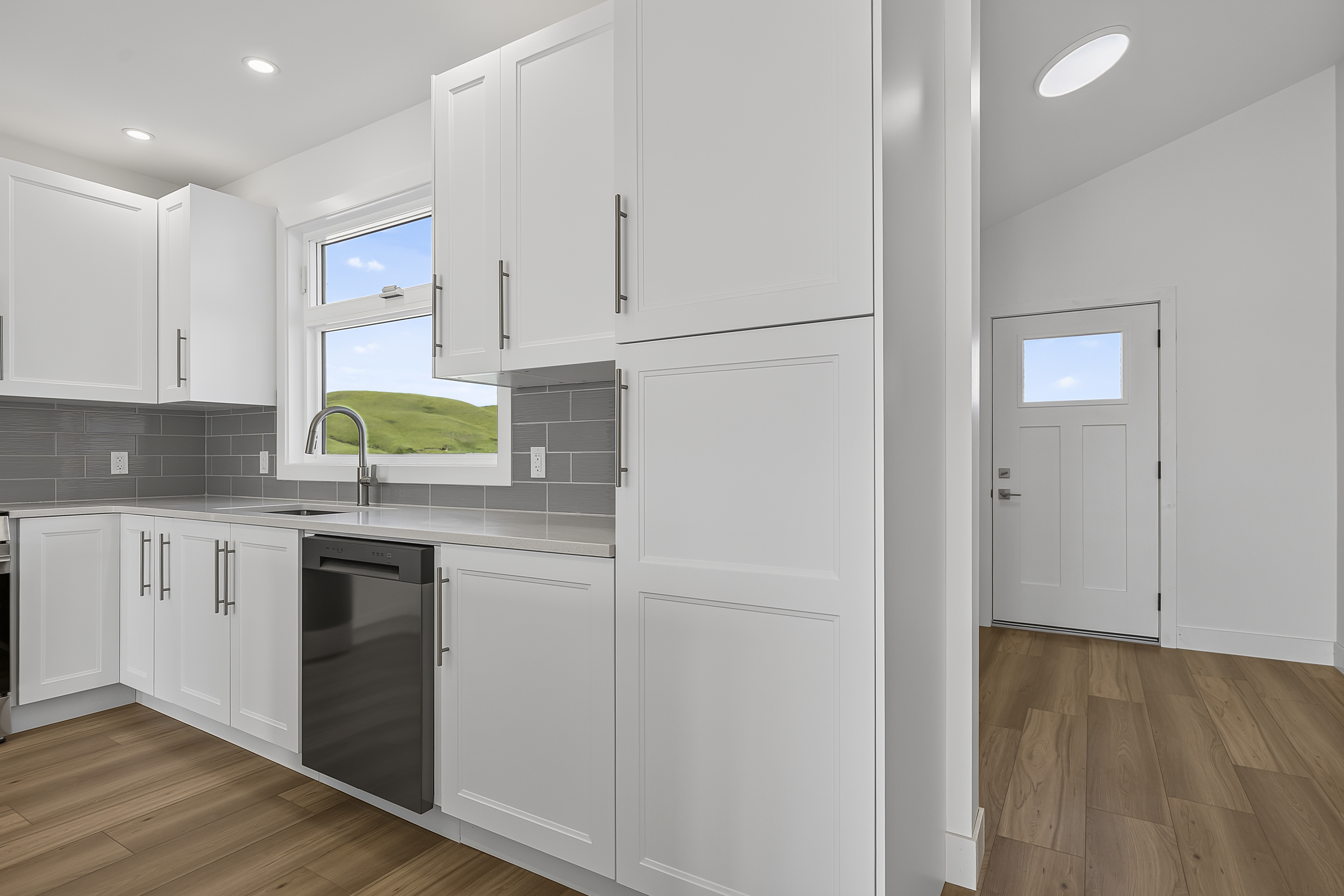 Brand New 3bed 2bath home in peaceful Carbon