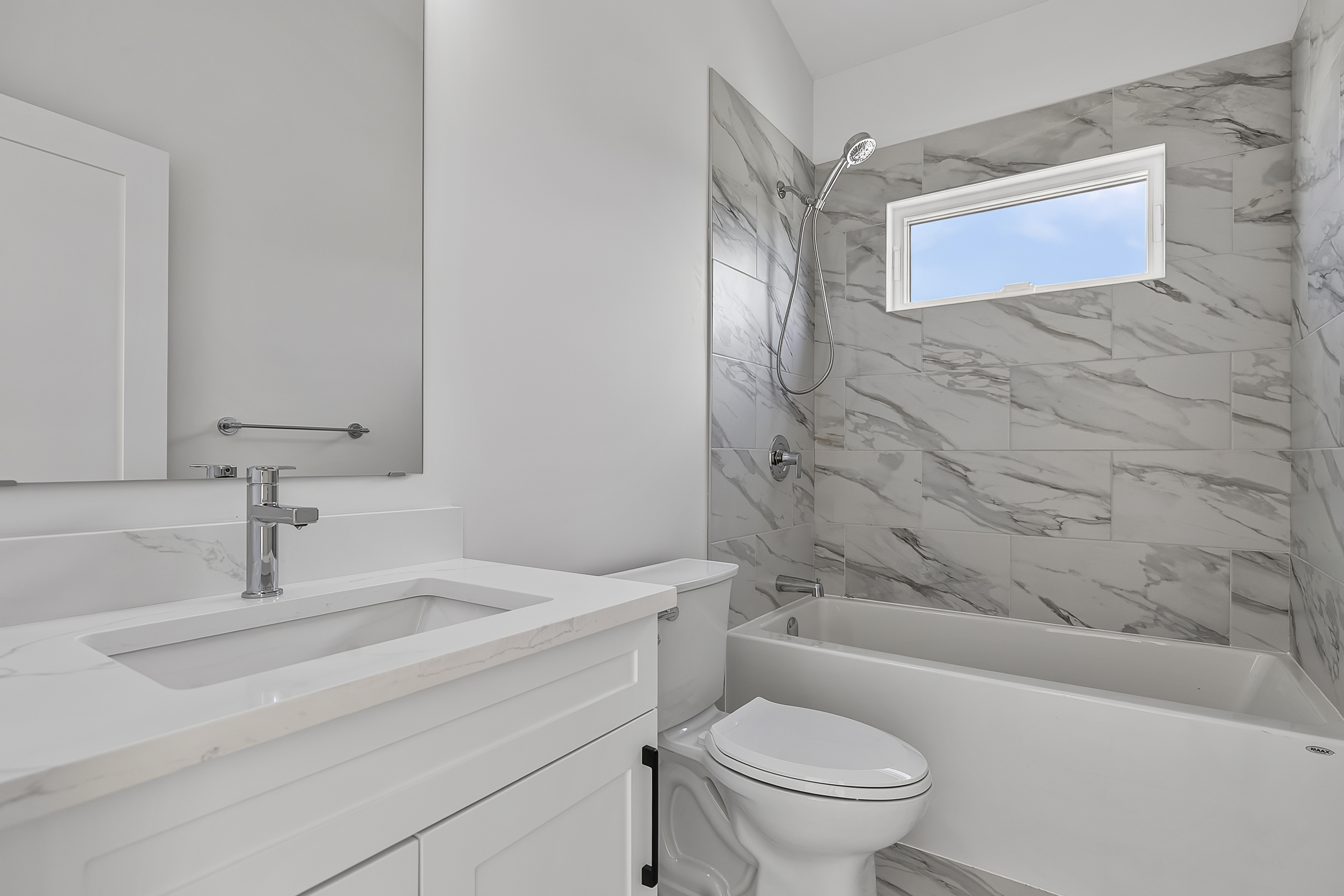 Brand New 3bed 2bath home in peaceful Carbon