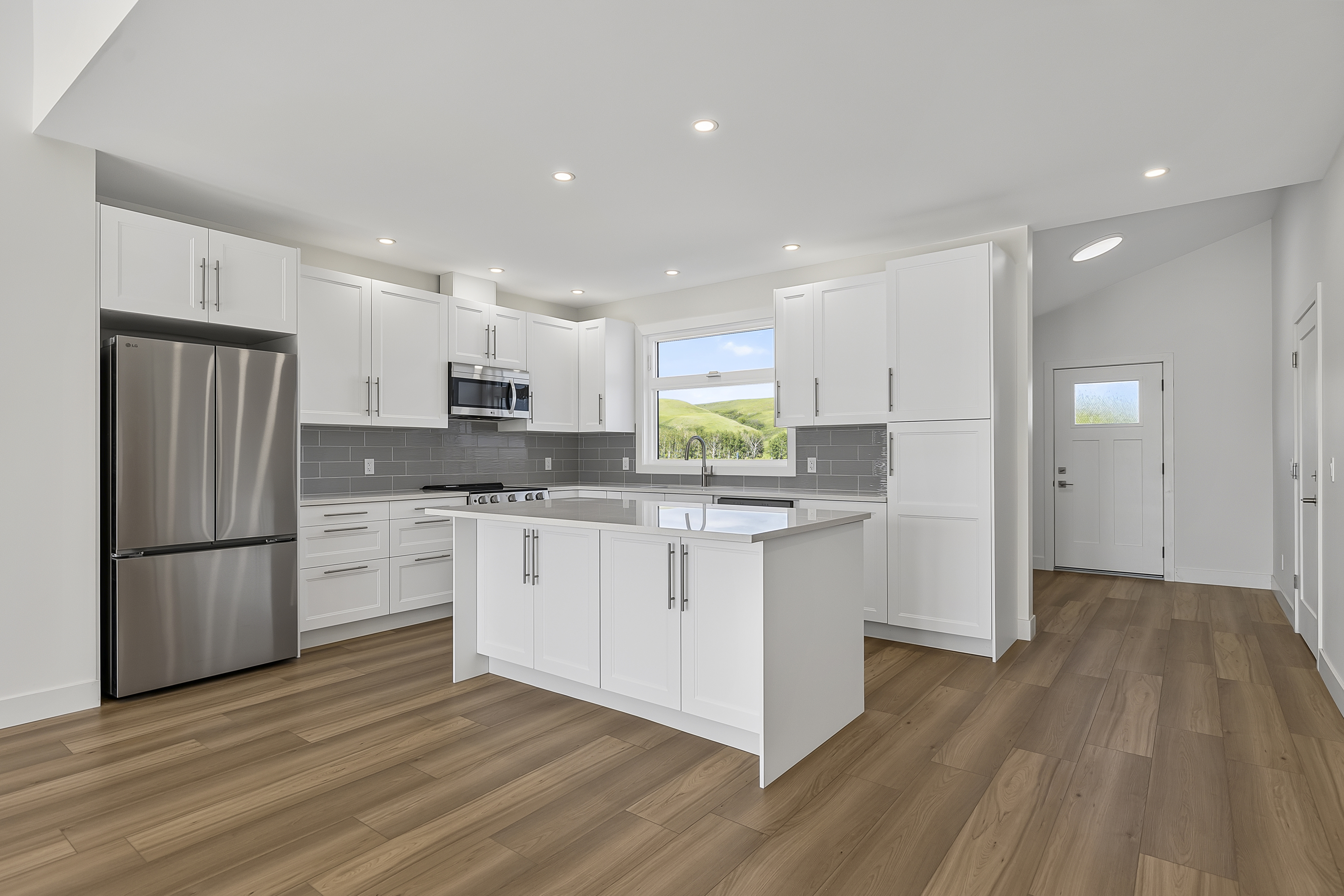 Brand New 3bed 2bath home in peaceful Carbon