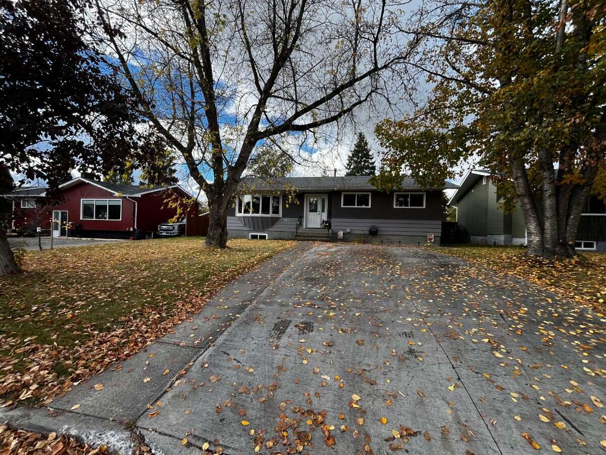 321 Ogilivie Street North