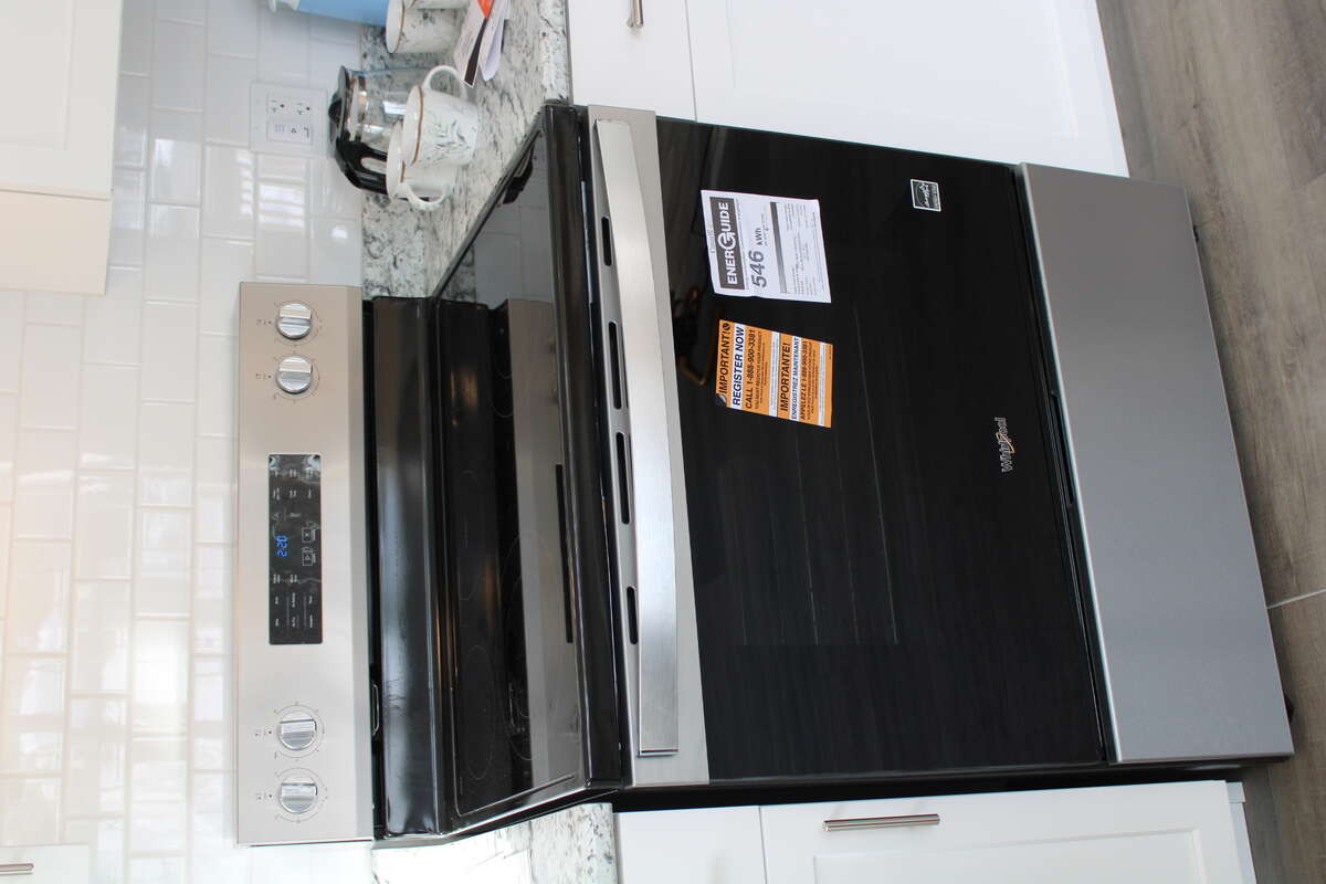 Whirlpool smooth top electric range