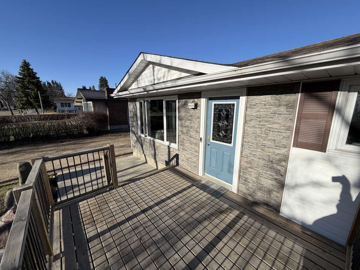 1962 bungalow on a HUGE lot with detached shop