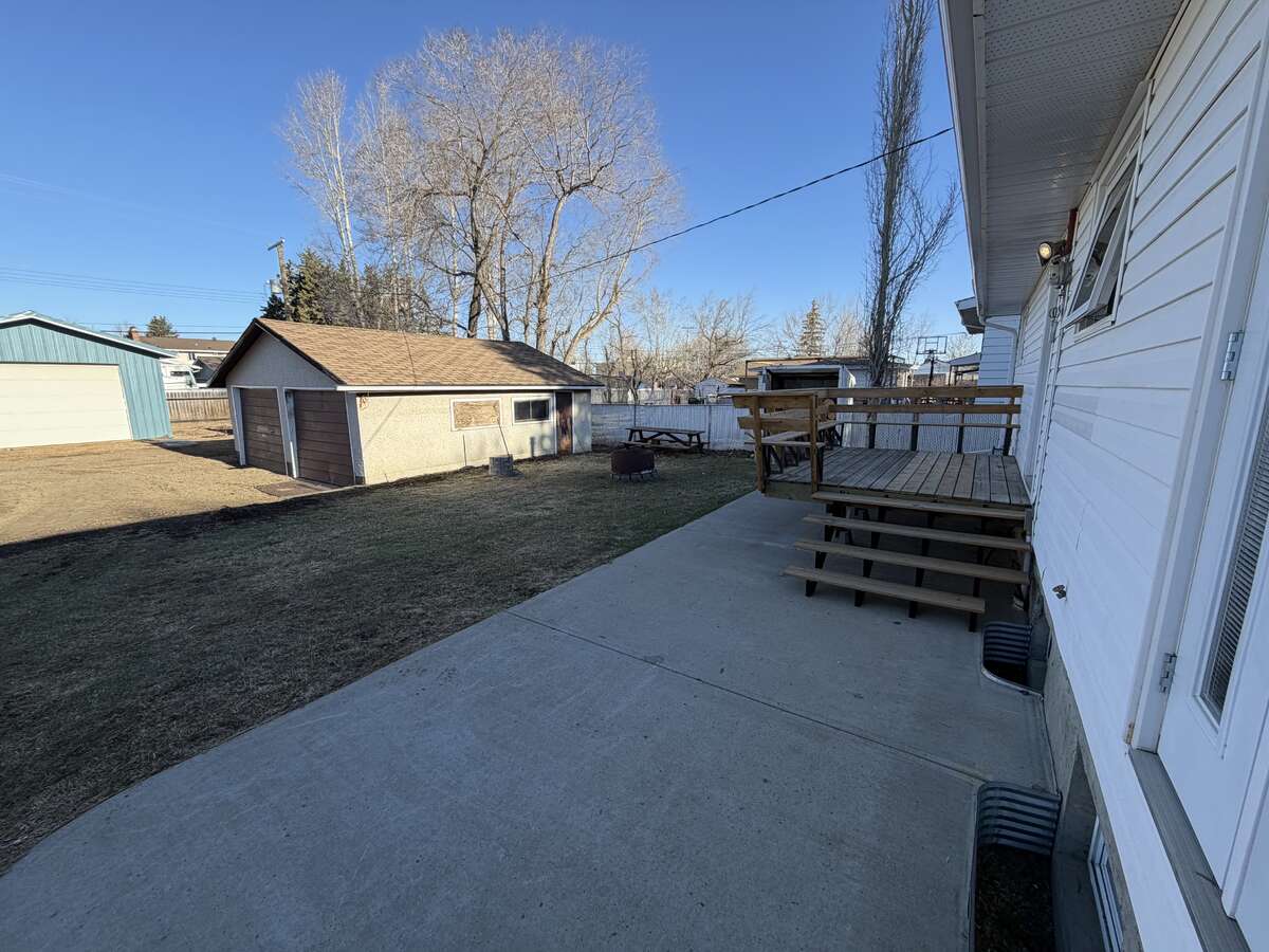 1962 bungalow on a HUGE lot with detached shop