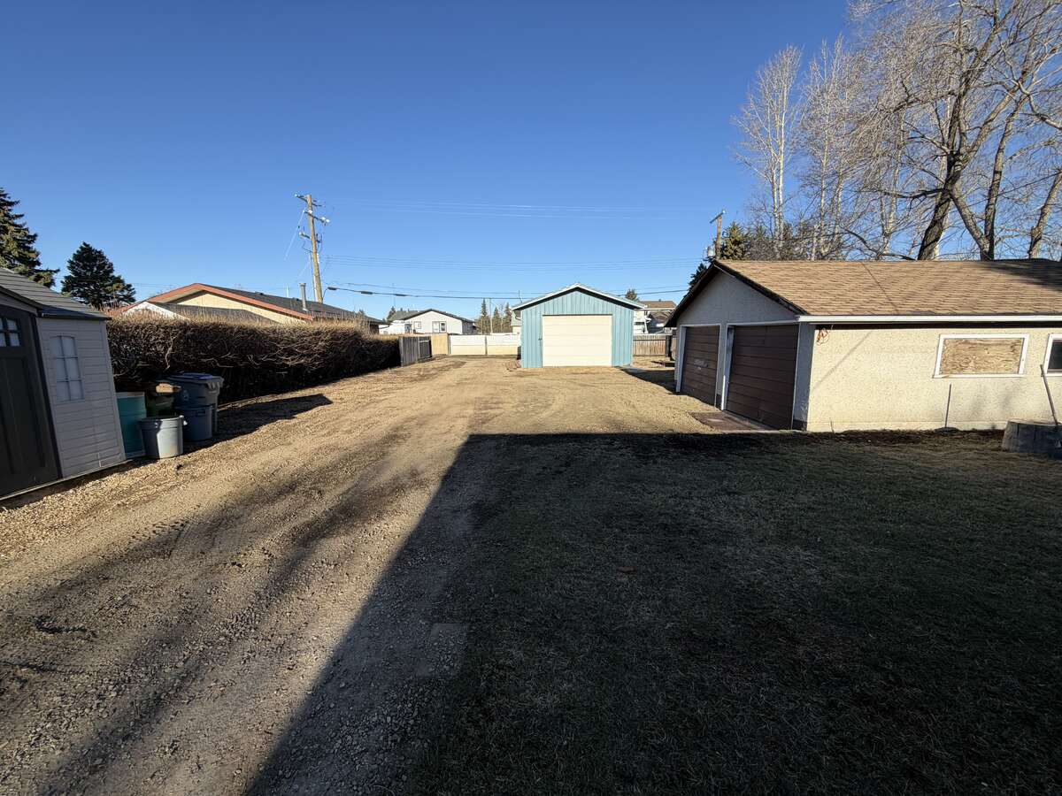 1962 bungalow on a HUGE lot with detached shop