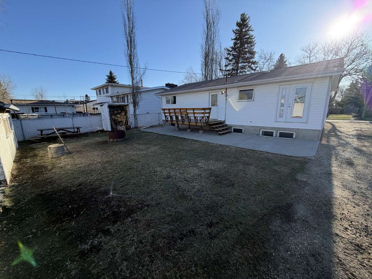 1962 bungalow on a HUGE lot with detached shop