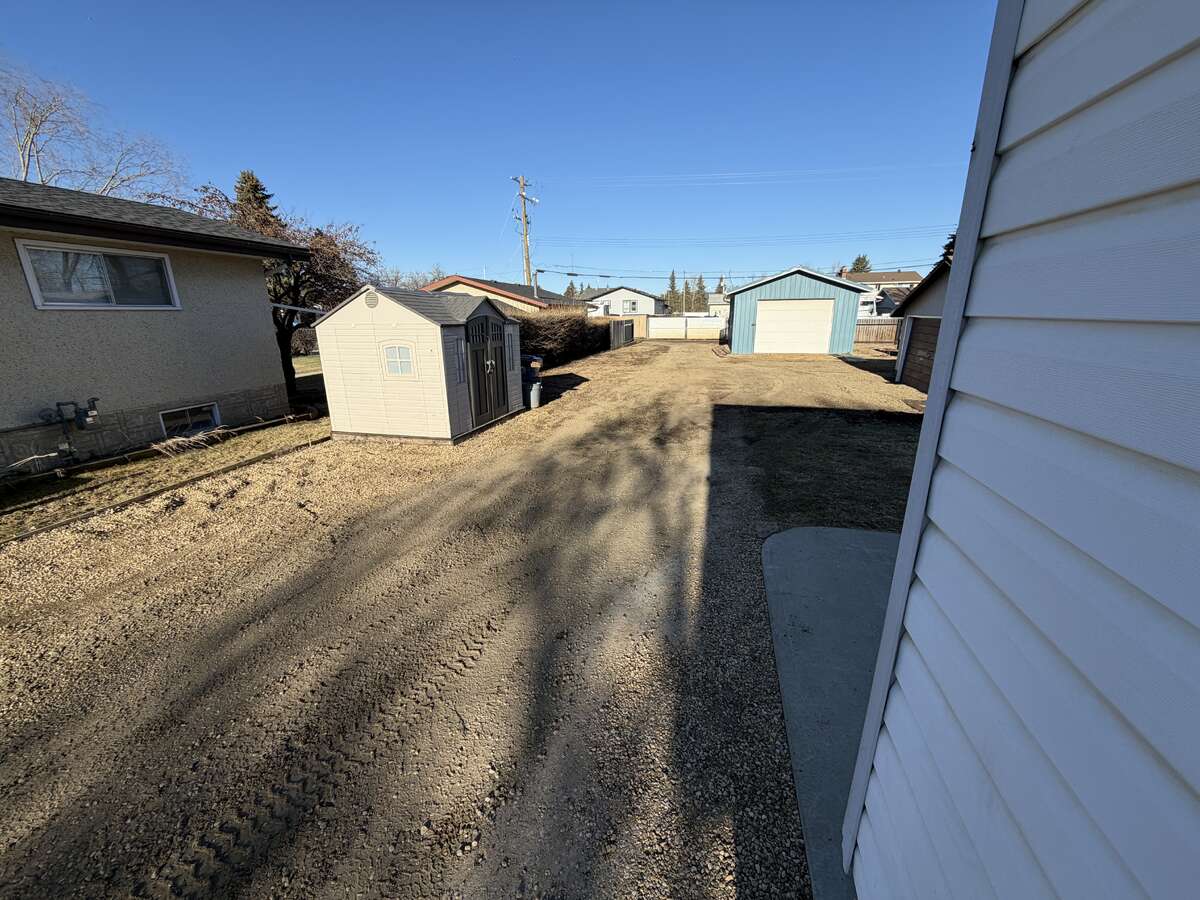 1962 bungalow on a HUGE lot with detached shop