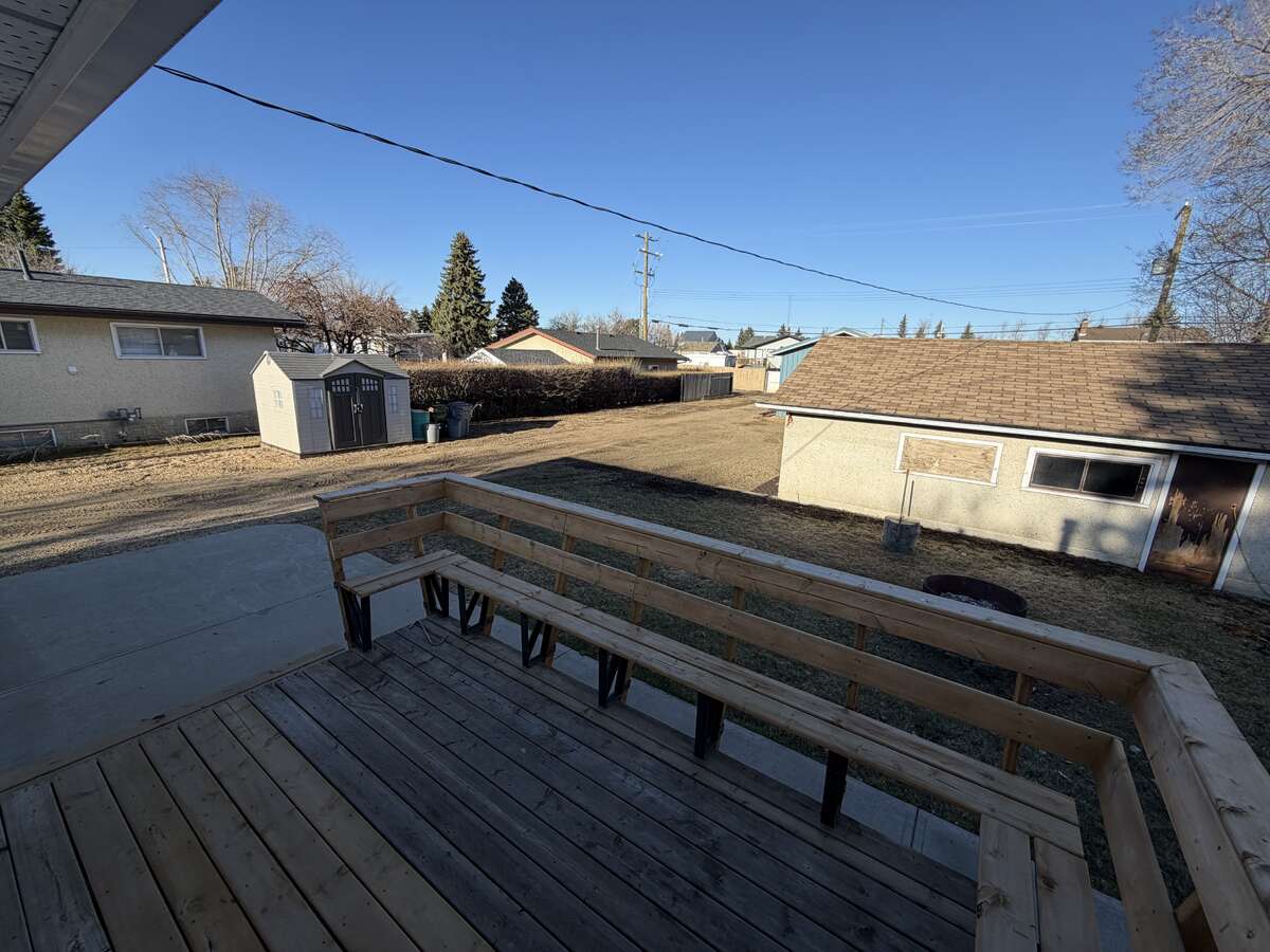 1962 bungalow on a HUGE lot with detached shop