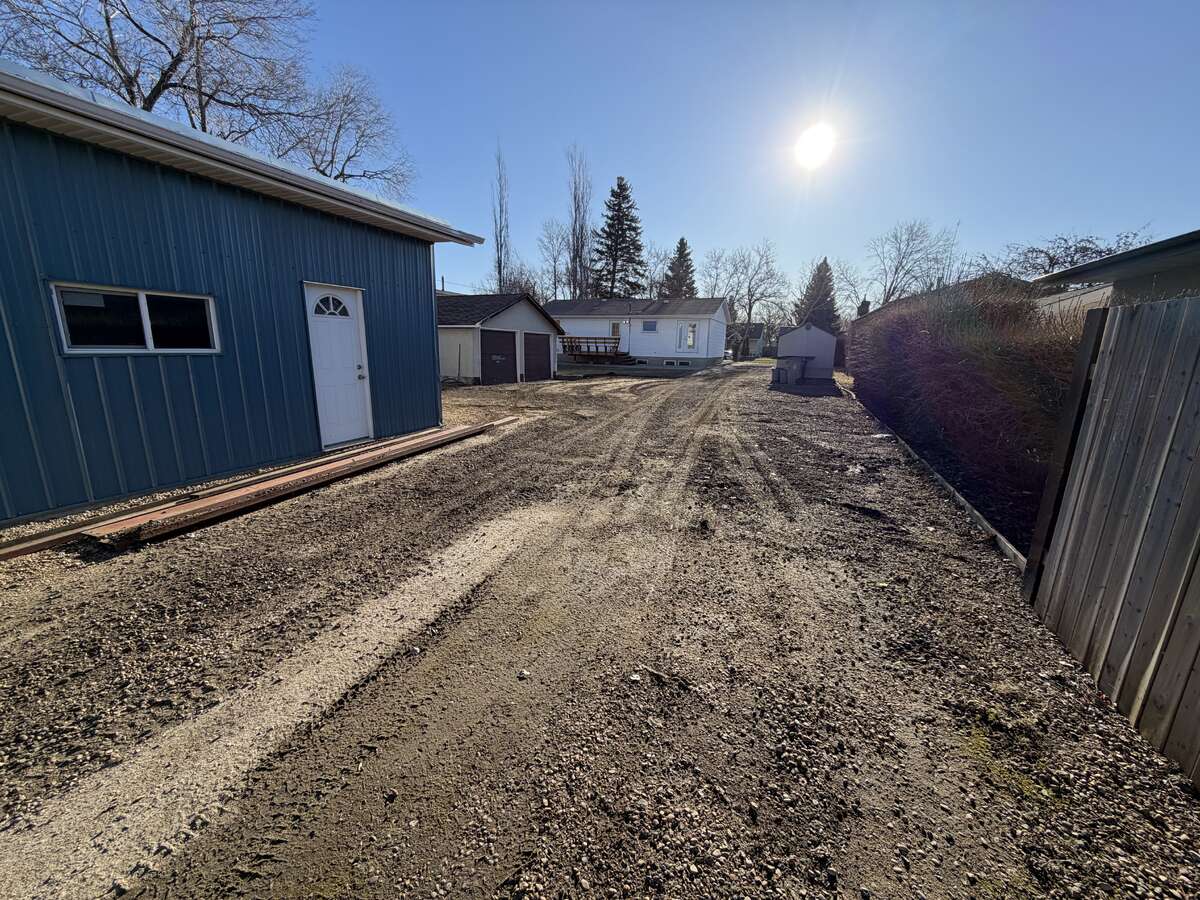 1962 bungalow on a HUGE lot with detached shop