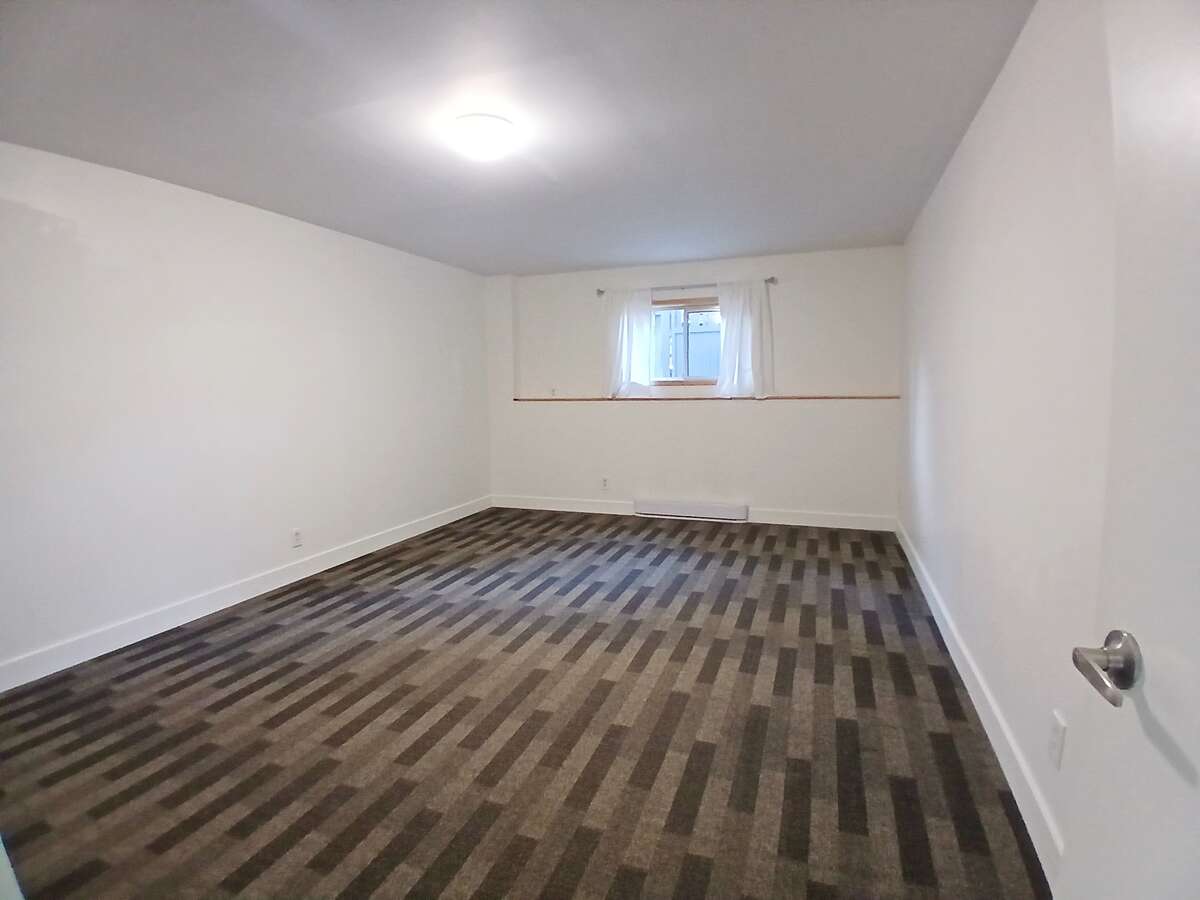 Lower level primary bedroom