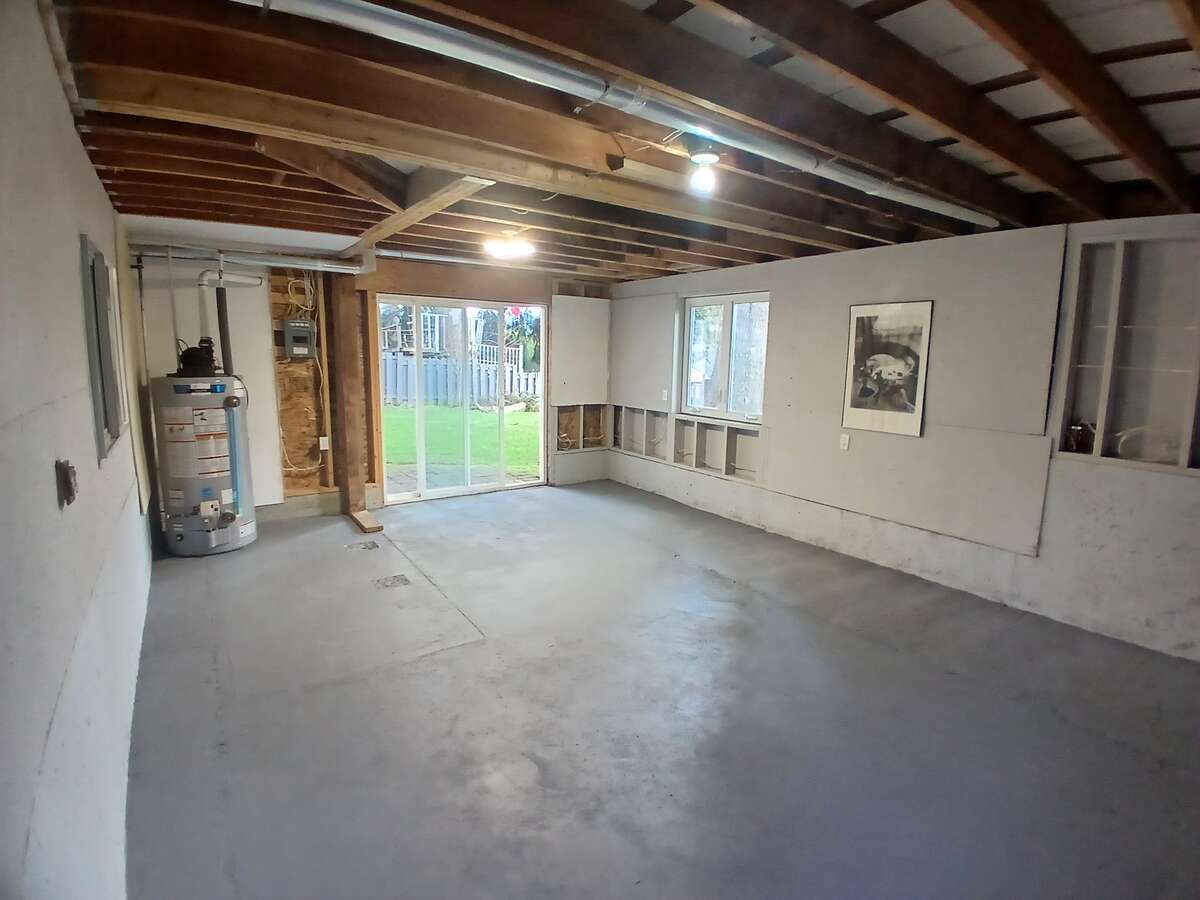 Unfinished under-deck area - many options