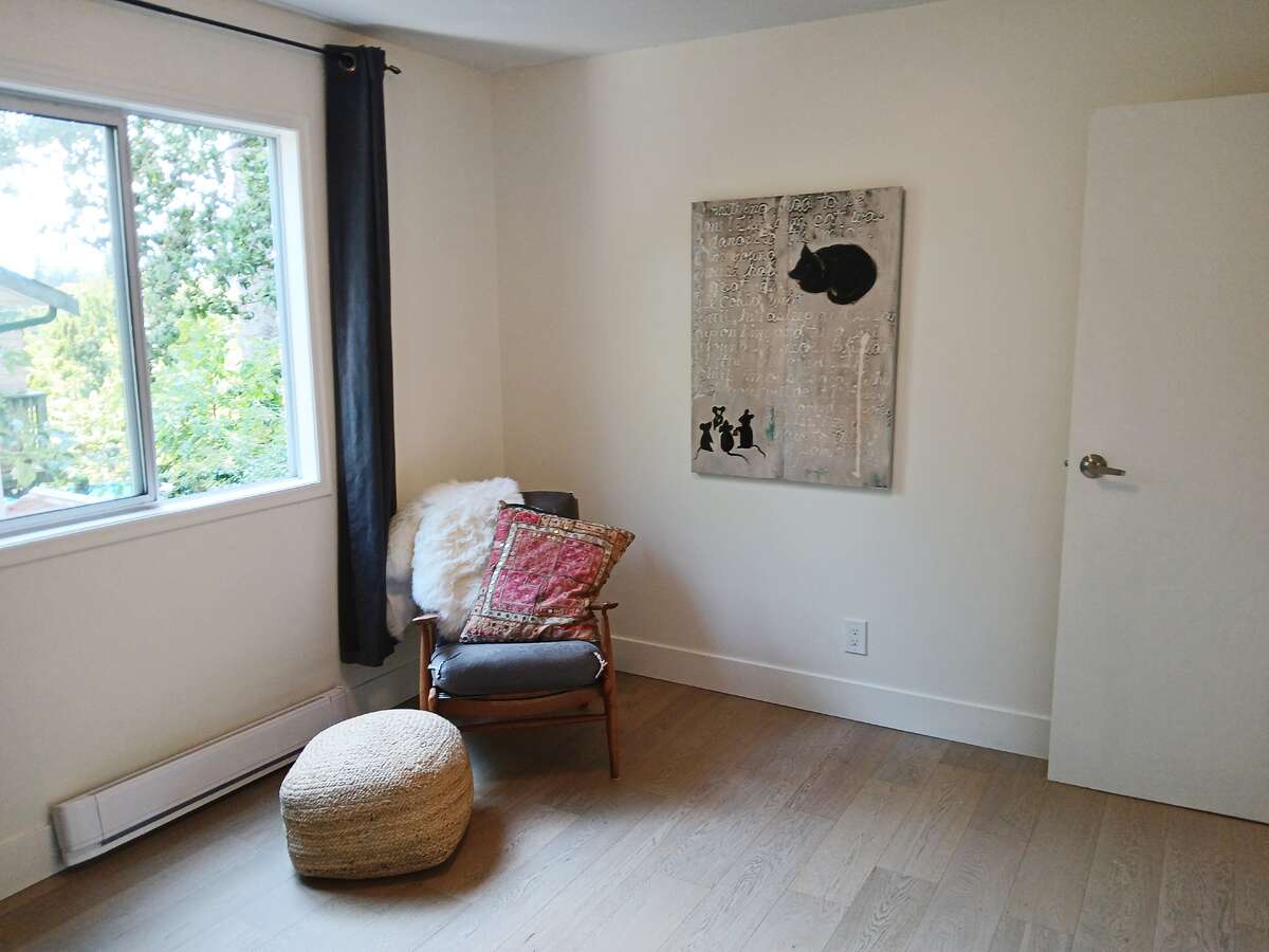 Second upstairs bedroom