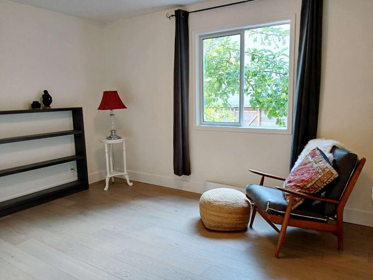 Second upstairs bedroom