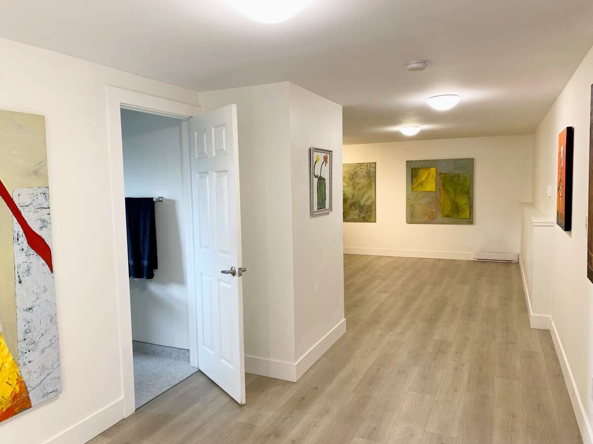 Lower level great room, incl. 3 pc bathroom to the left